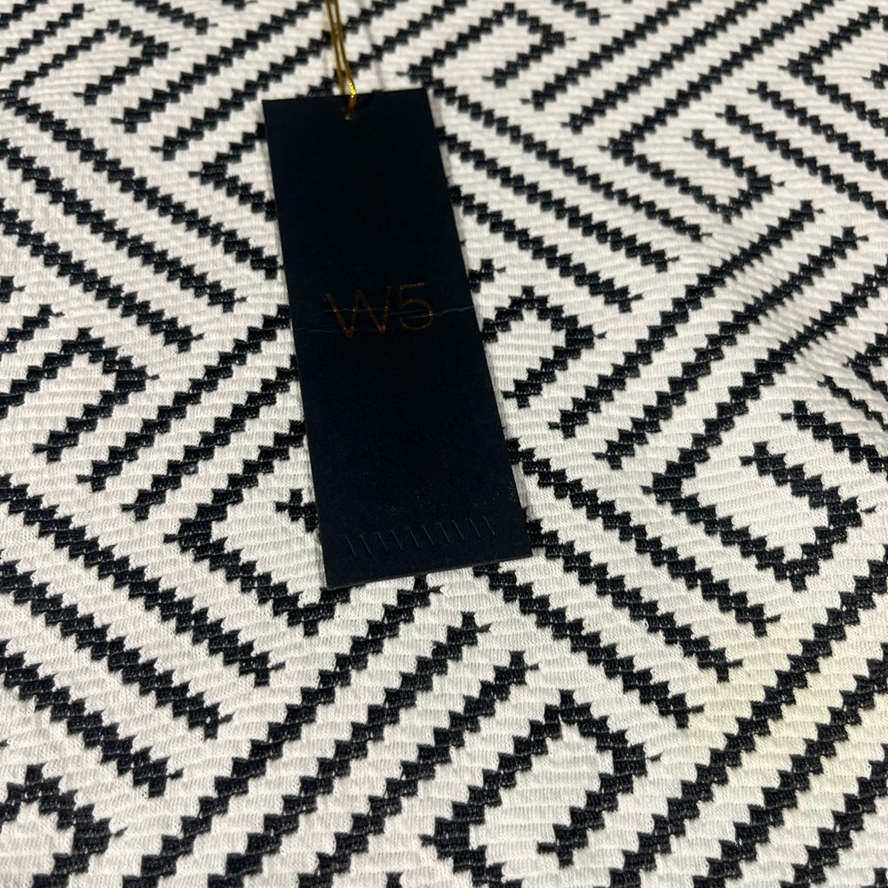 W5 Black and White Geometric Blouse - Picture 2 of 6